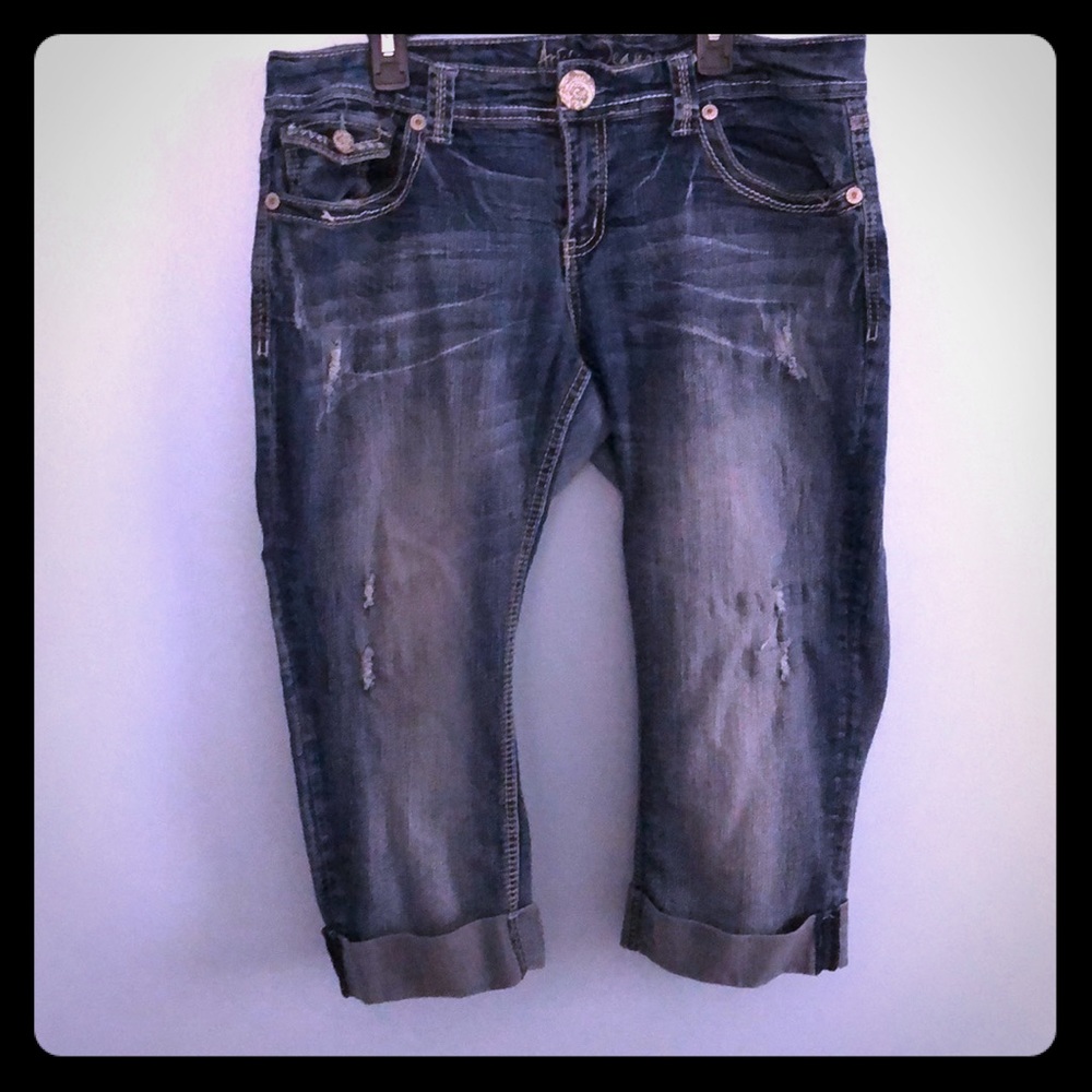 Blue Jean distress juniors capris, size 11/12